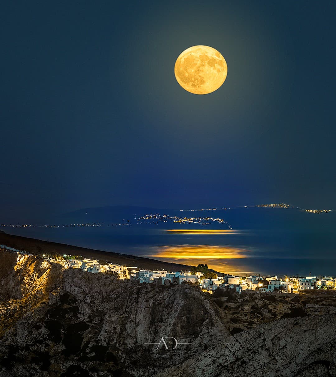 La costa di Folegandros dall'alto